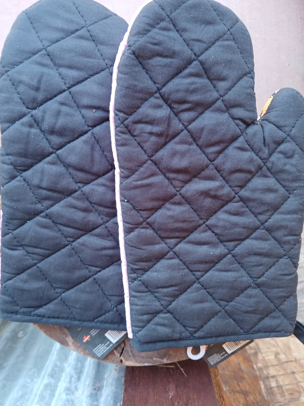 Brand New With Tags (NWT) official Nickelodeon Garfield and Odie oven mitts